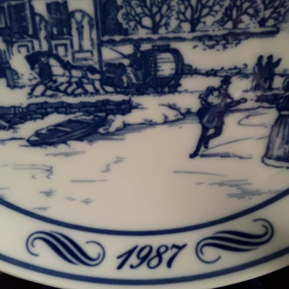 VINTAGE HUTSCHENREUTHER 1987 Ltd Edition Wall Plate - Picture 5 of 8